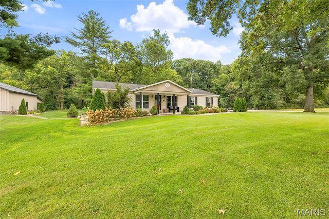 1392 N Henke Road, Lake St Louis, MO 63367