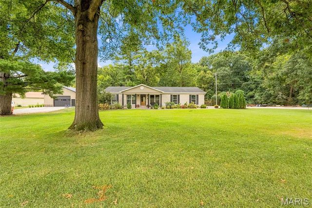 1392 N Henke Road, Lake St Louis, MO 63367