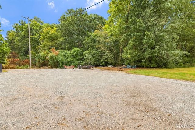 1392 N Henke Road, Lake St Louis, MO 63367