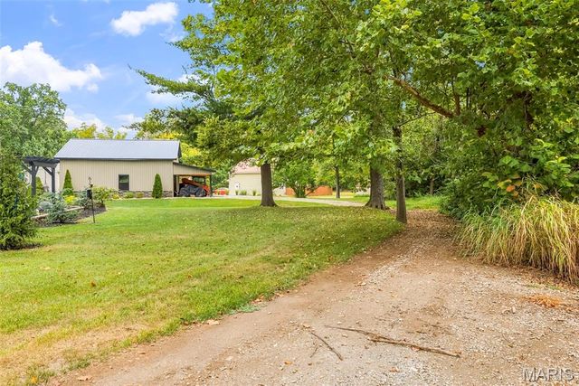 1392 N Henke Road, Lake St Louis, MO 63367