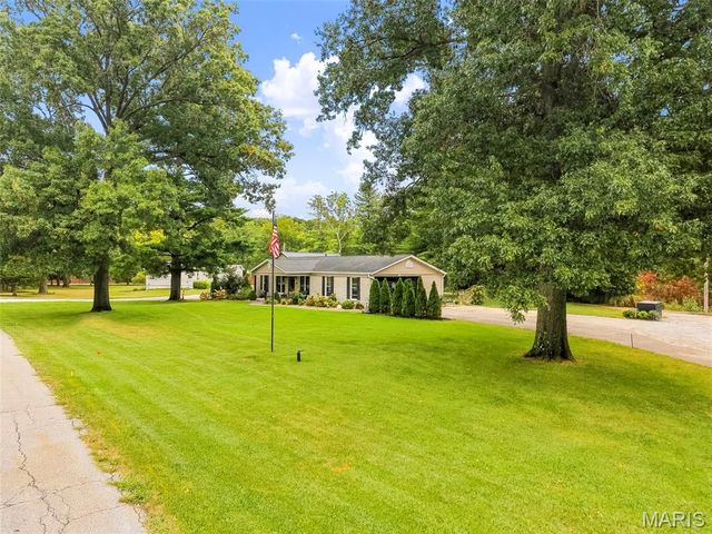 1392 N Henke Road, Lake St Louis, MO 63367
