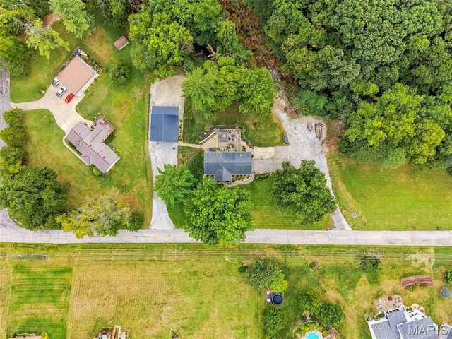 1392 N Henke Road, Lake St Louis, MO 63367