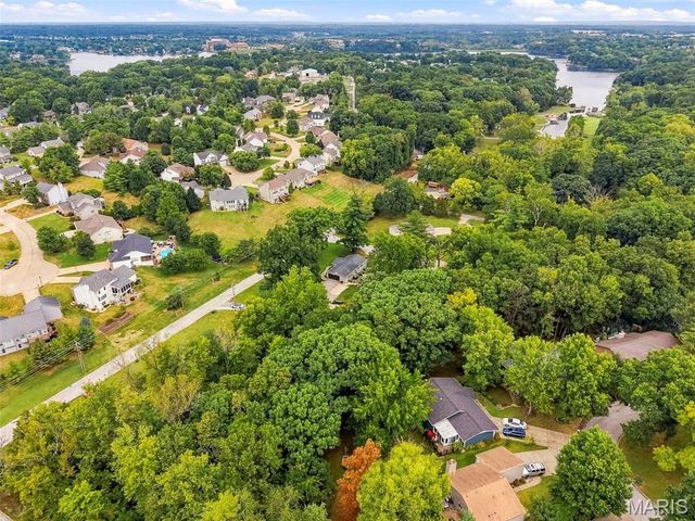1392 N Henke Road, Lake St Louis, MO 63367