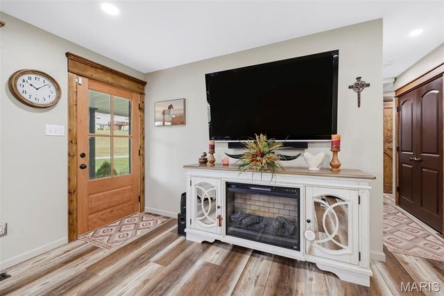 1392 N Henke Road, Lake St Louis, MO 63367