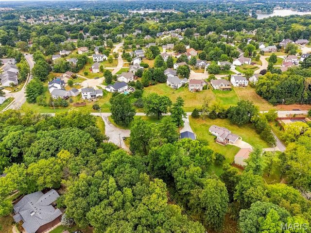 1392 N Henke Road, Lake St Louis, MO 63367