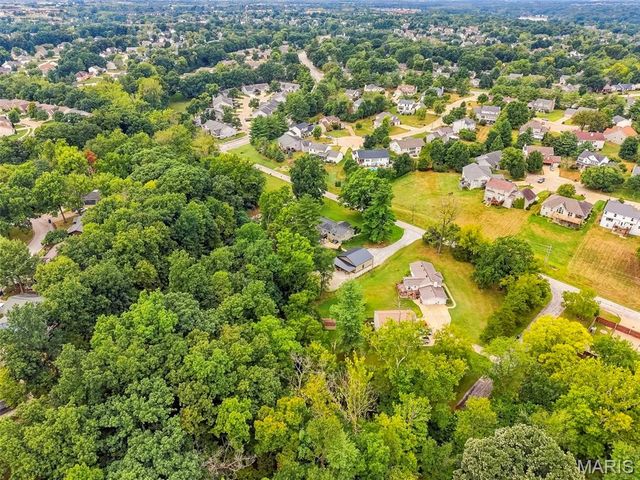1392 N Henke Road, Lake St Louis, MO 63367