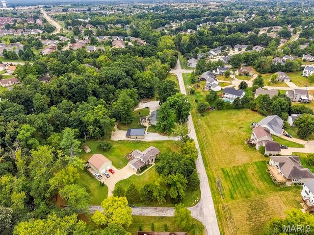 1392 N Henke Road, Lake St Louis, MO 63367