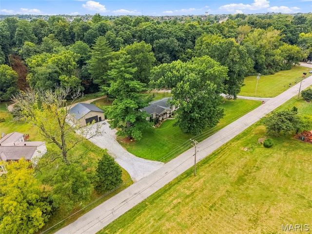 1392 N Henke Road, Lake St Louis, MO 63367