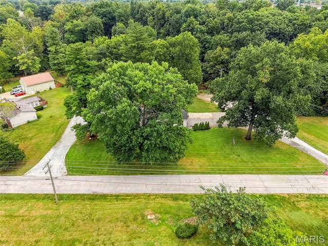 1392 N Henke Road, Lake St Louis, MO 63367