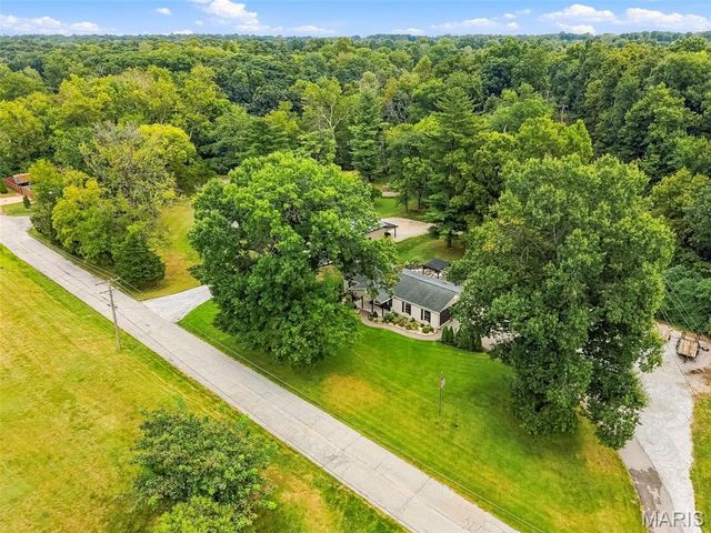 1392 N Henke Road, Lake St Louis, MO 63367