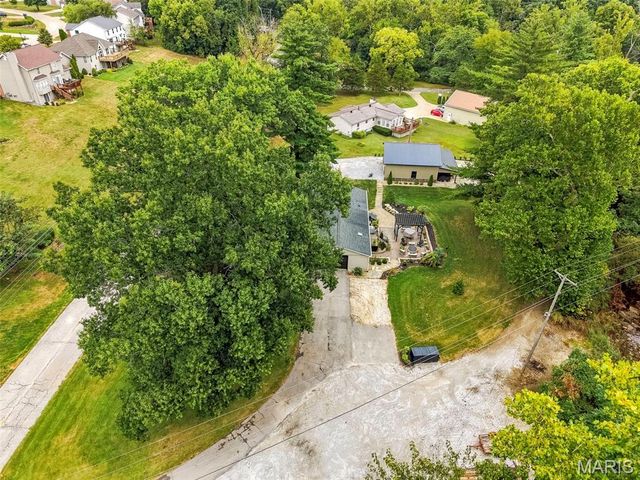 1392 N Henke Road, Lake St Louis, MO 63367