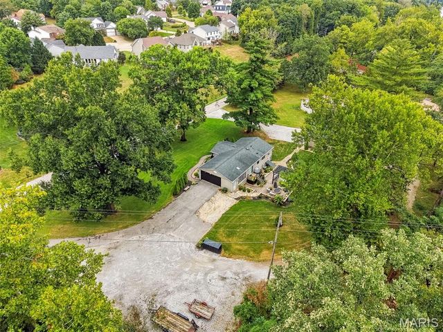 1392 N Henke Road, Lake St Louis, MO 63367