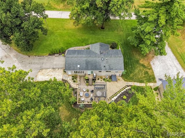 1392 N Henke Road, Lake St Louis, MO 63367