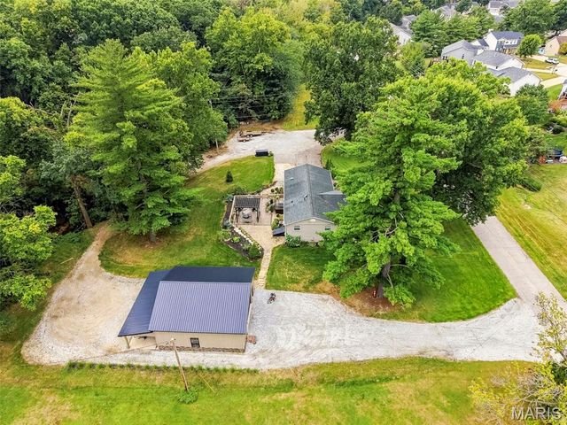 1392 N Henke Road, Lake St Louis, MO 63367