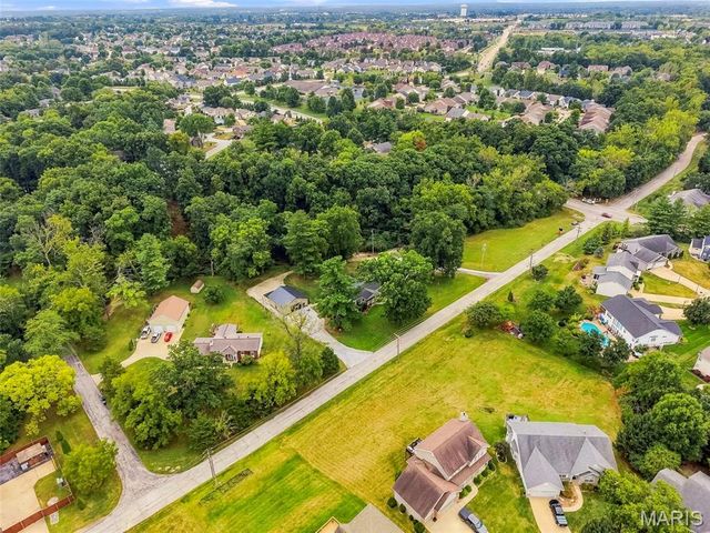 1392 N Henke Road, Lake St Louis, MO 63367