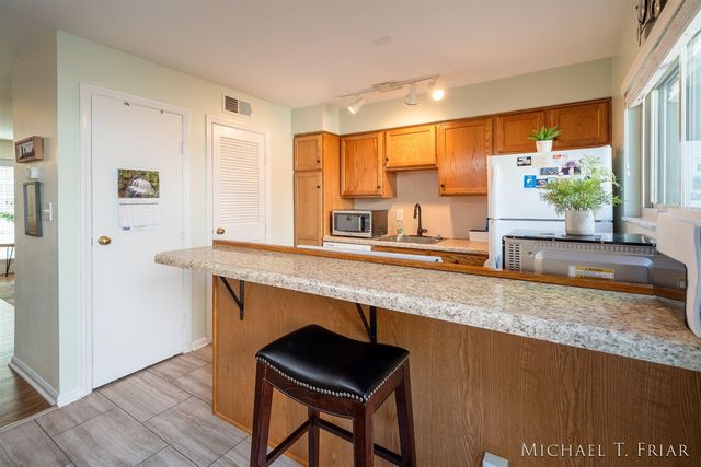 2429 Cranden Drive, Grand Rapids, MI 49506