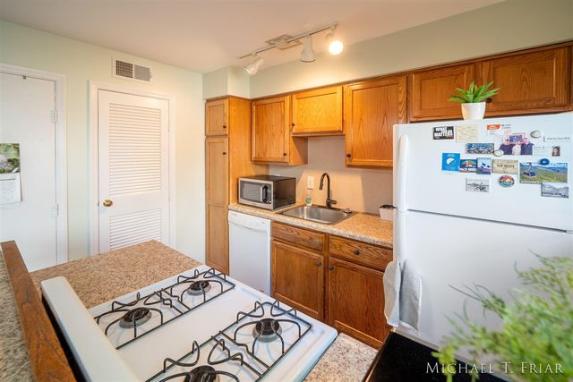 2429 Cranden Drive, Grand Rapids, MI 49506