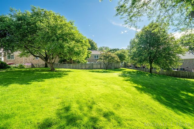 2429 Cranden Drive, Grand Rapids, MI 49506
