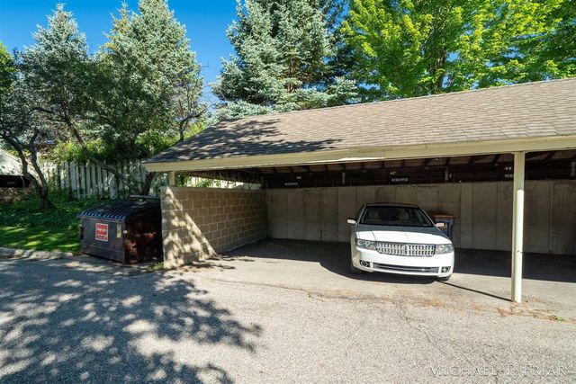 2429 Cranden Drive, Grand Rapids, MI 49506