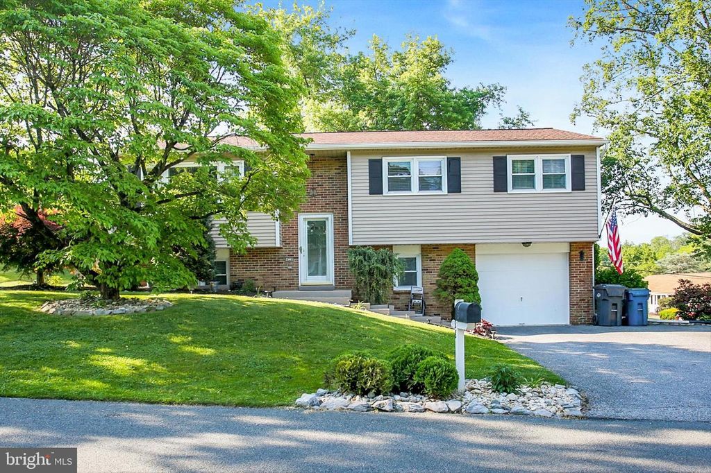428 PARK HILLS DRIVE, Mechanicsburg, PA 17055