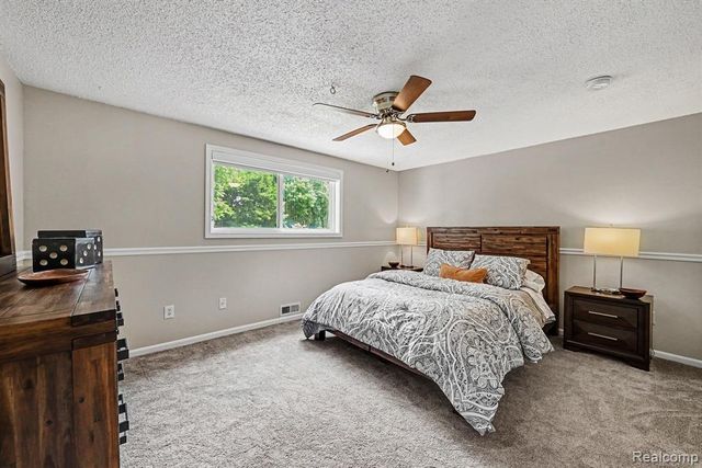 2104 Highfield Road, Waterford, MI 48329