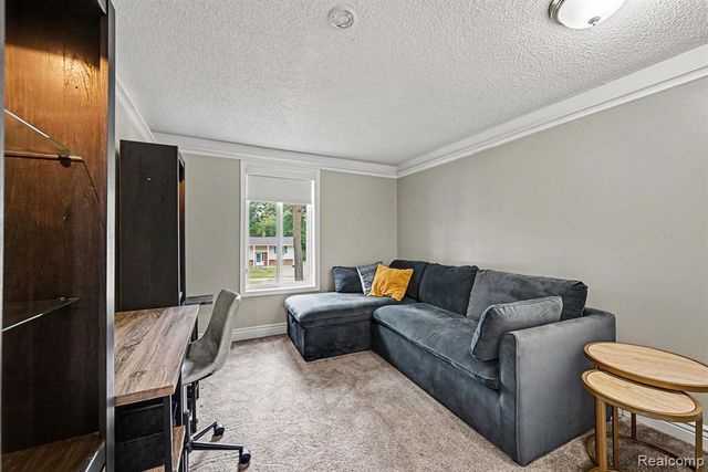 2104 Highfield Road, Waterford, MI 48329