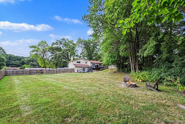 2104 Highfield Road, Waterford, MI 48329