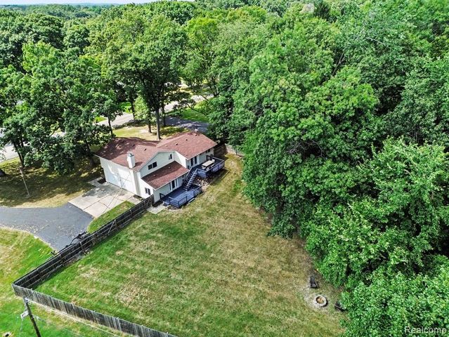 2104 Highfield Road, Waterford, MI 48329