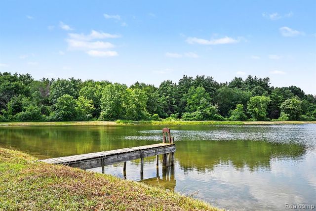 2104 Highfield Road, Waterford, MI 48329