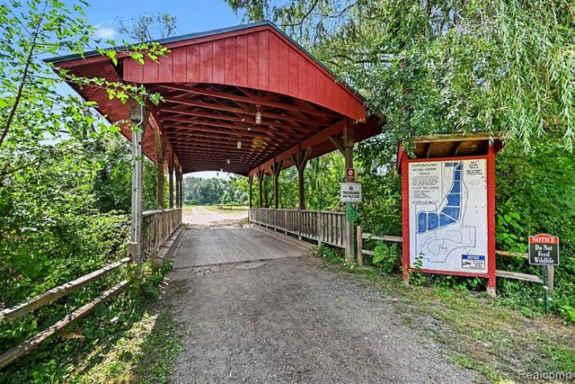 2104 Highfield Road, Waterford, MI 48329