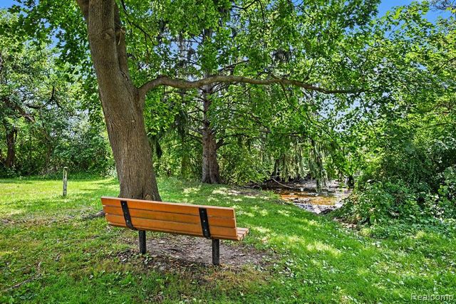 2104 Highfield Road, Waterford, MI 48329