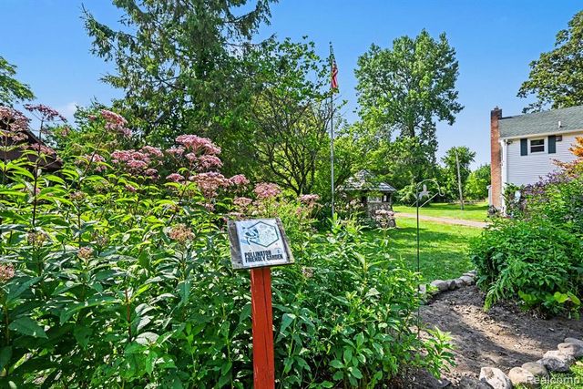 2104 Highfield Road, Waterford, MI 48329