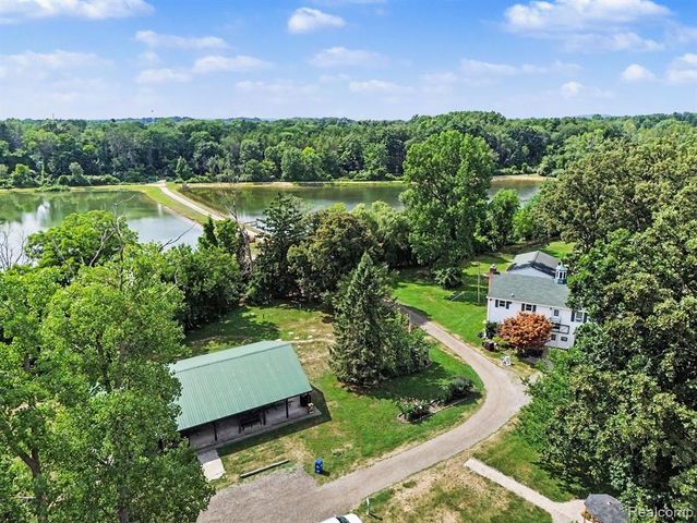 2104 Highfield Road, Waterford, MI 48329