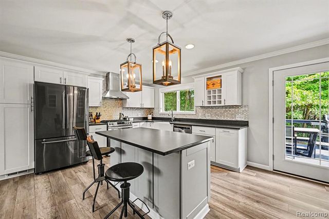 2104 Highfield Road, Waterford, MI 48329