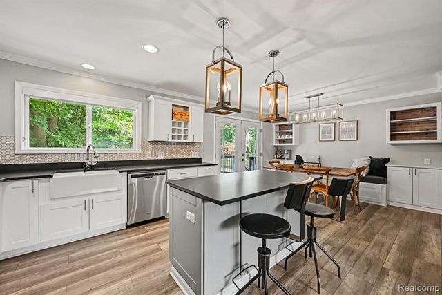 2104 Highfield Road, Waterford, MI 48329