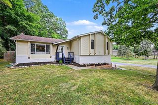 2104 Highfield Road, Waterford, MI 48329