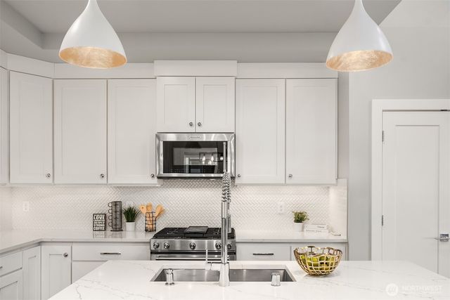 22785 SE 14th Court, Sammamish, WA 98075