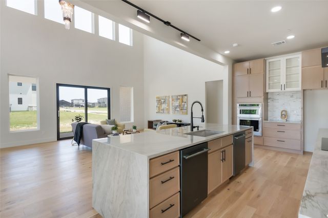 349 Valley Trail, Red Oak, TX 75154