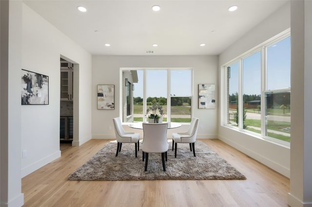 349 Valley Trail, Red Oak, TX 75154