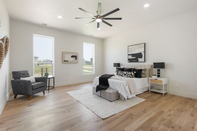 349 Valley Trail, Red Oak, TX 75154