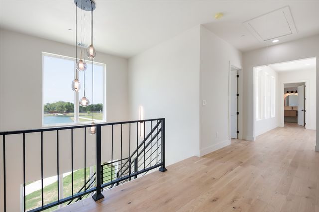 349 Valley Trail, Red Oak, TX 75154