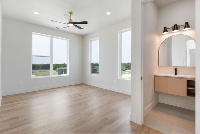 349 Valley Trail, Red Oak, TX 75154