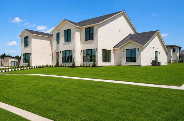 349 Valley Trail, Red Oak, TX 75154