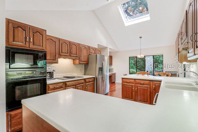 124 Coggins Point Rd, Hilton Head Island, SC 29928