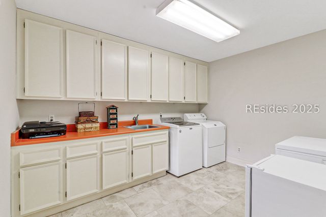 124 Coggins Point Rd, Hilton Head Island, SC 29928