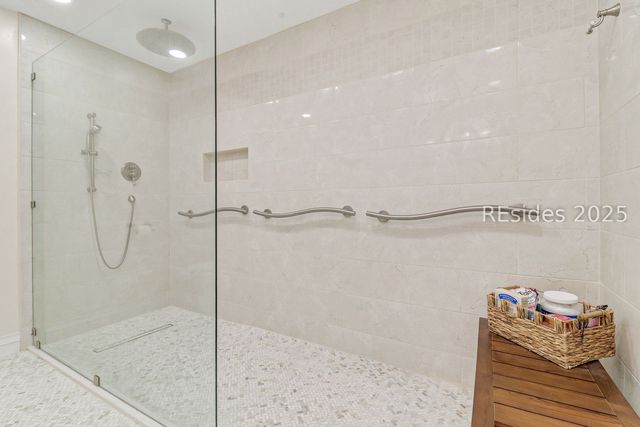 124 Coggins Point Rd, Hilton Head Island, SC 29928