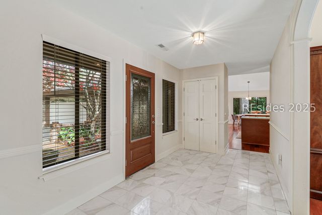 124 Coggins Point Rd, Hilton Head Island, SC 29928