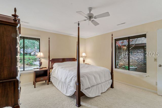 124 Coggins Point Rd, Hilton Head Island, SC 29928