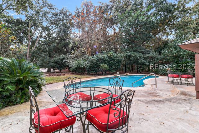 124 Coggins Point Rd, Hilton Head Island, SC 29928