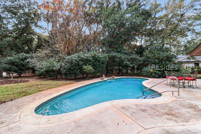 124 Coggins Point Rd, Hilton Head Island, SC 29928